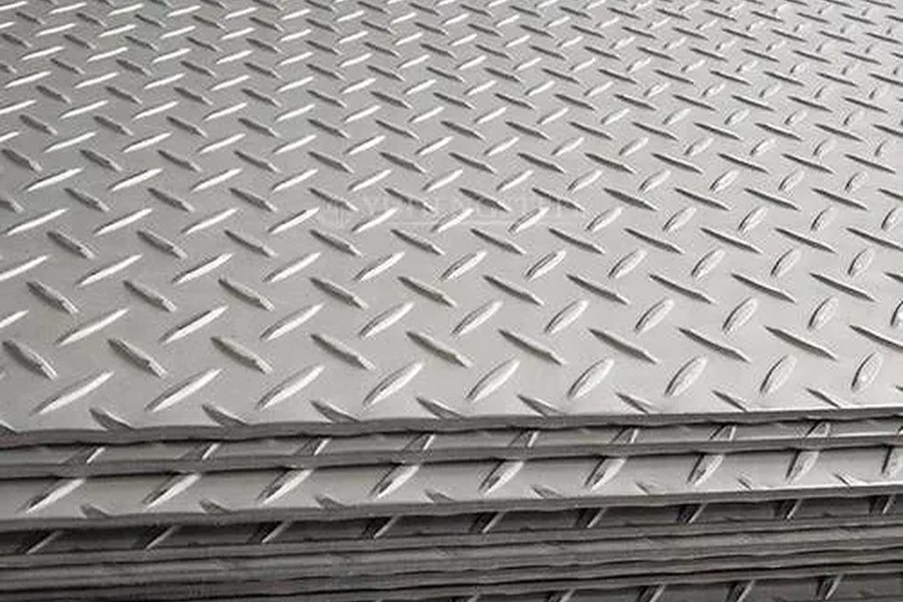 chequered-plates-thickness-4mm-size-4x16-ft